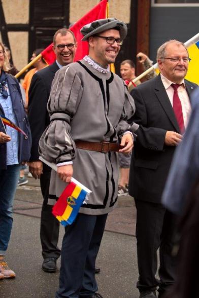 Die Rathauschefs von Mühlacker und Schmölln beim Festumzug